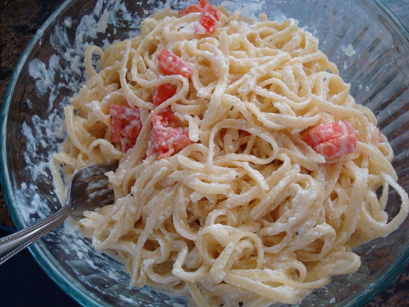 Паста фетучини с курицей в сливочном соусе