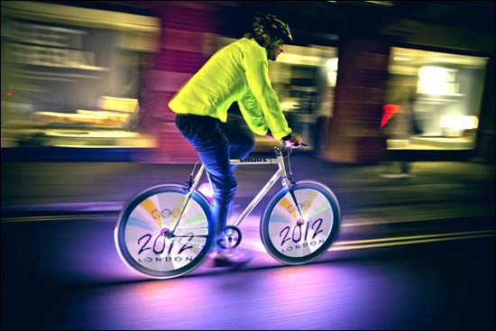 Реклама на колесах велосипеда